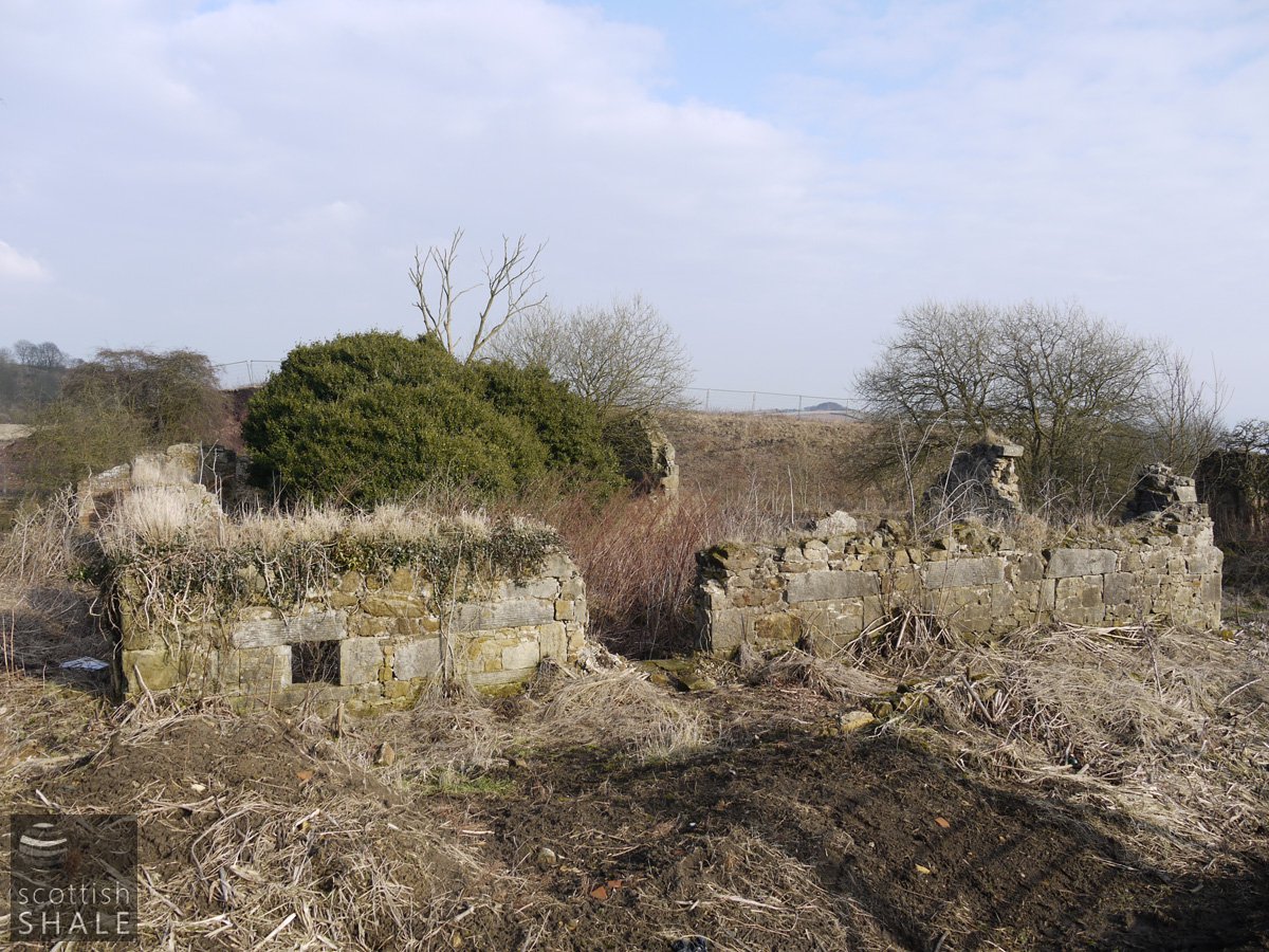 High Binn housing  56° 4'18.62N3°13'17.11W 007.jpg
